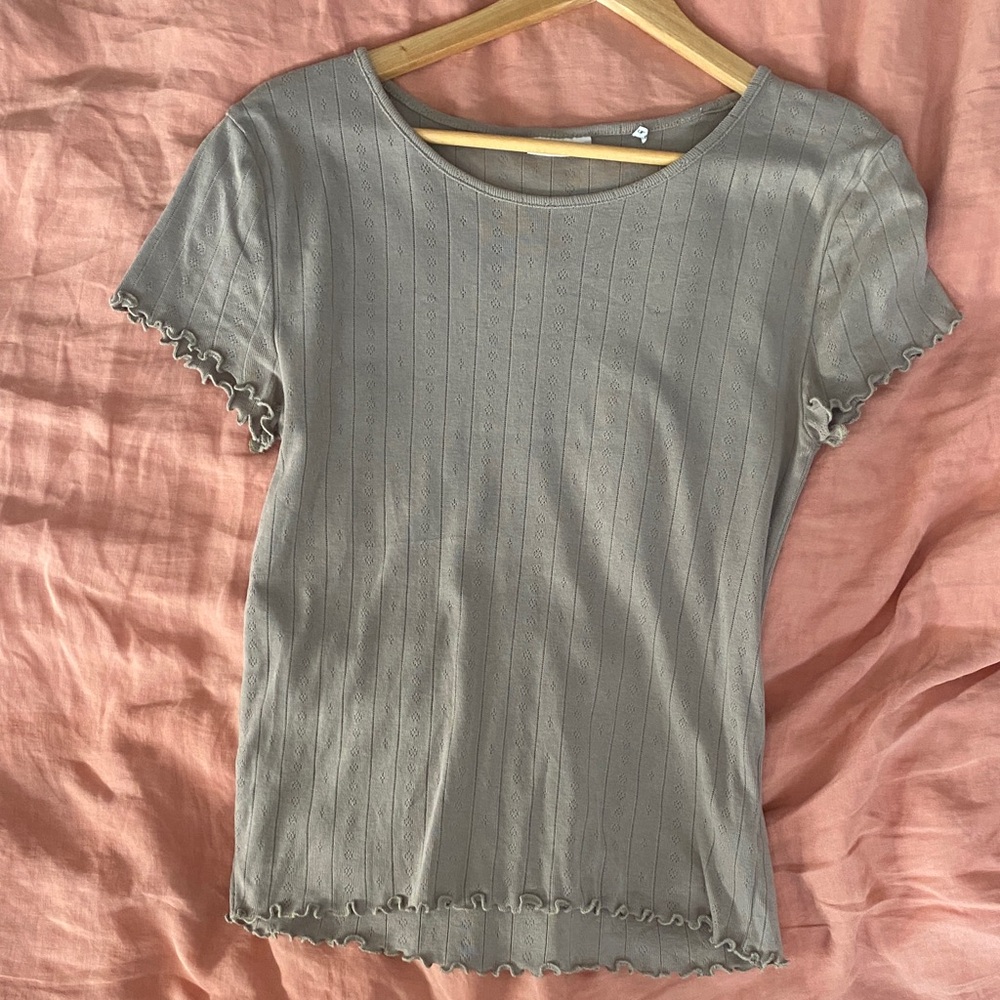 Ruffled Edge Gray Tee